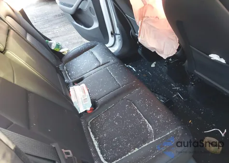 2024 Tesla Model Y Long Range Dual Motor All-Wheel Drive/Rwd z USA, uszkodzony, nr VIN 7SAYGDED8RF089268